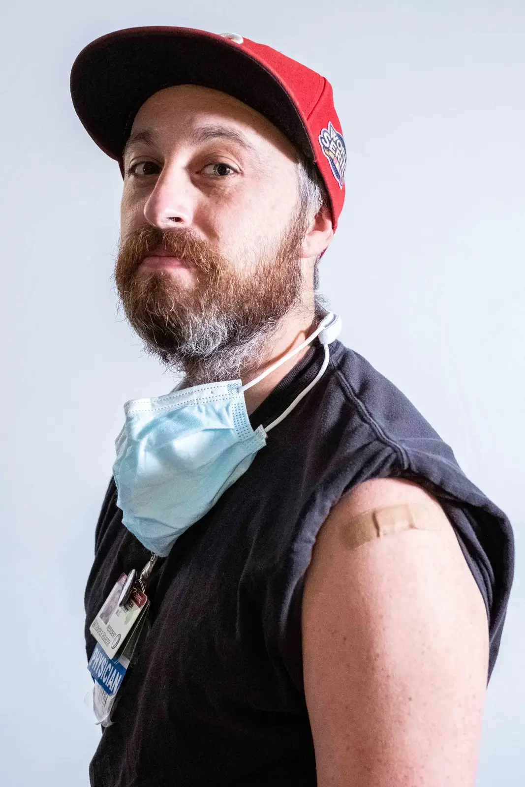 ER Doctors Roll Up Their Sleeves, photograph 3